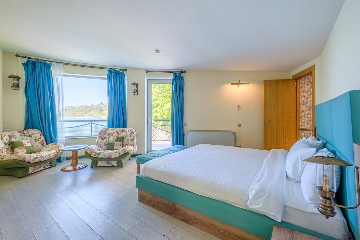 villa | premium bedding, minibar, in-room safe, soundproofing