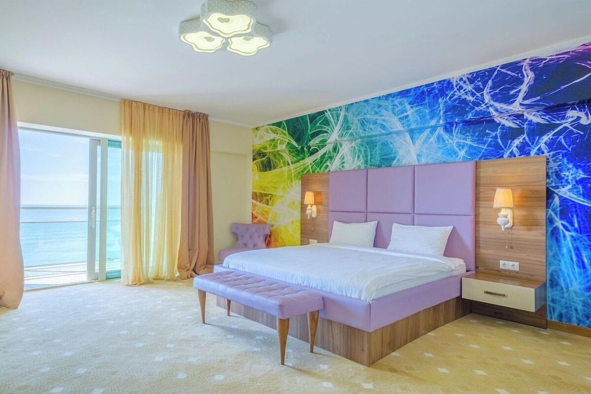 Premium bedding, minibar, in-room safe, soundproofing