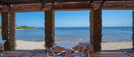 2 barer/lounger, bar vid poolen och strandbar