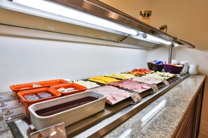 Daily buffet breakfast for a fee - Nobile Inn Pampulha (Belo Horizonte)