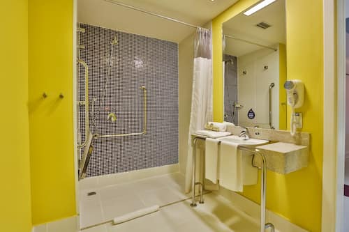 Quarto superior | Banheiro | Chuveiro, chuveiro com efeito de chuva, produtos de toalete grátis