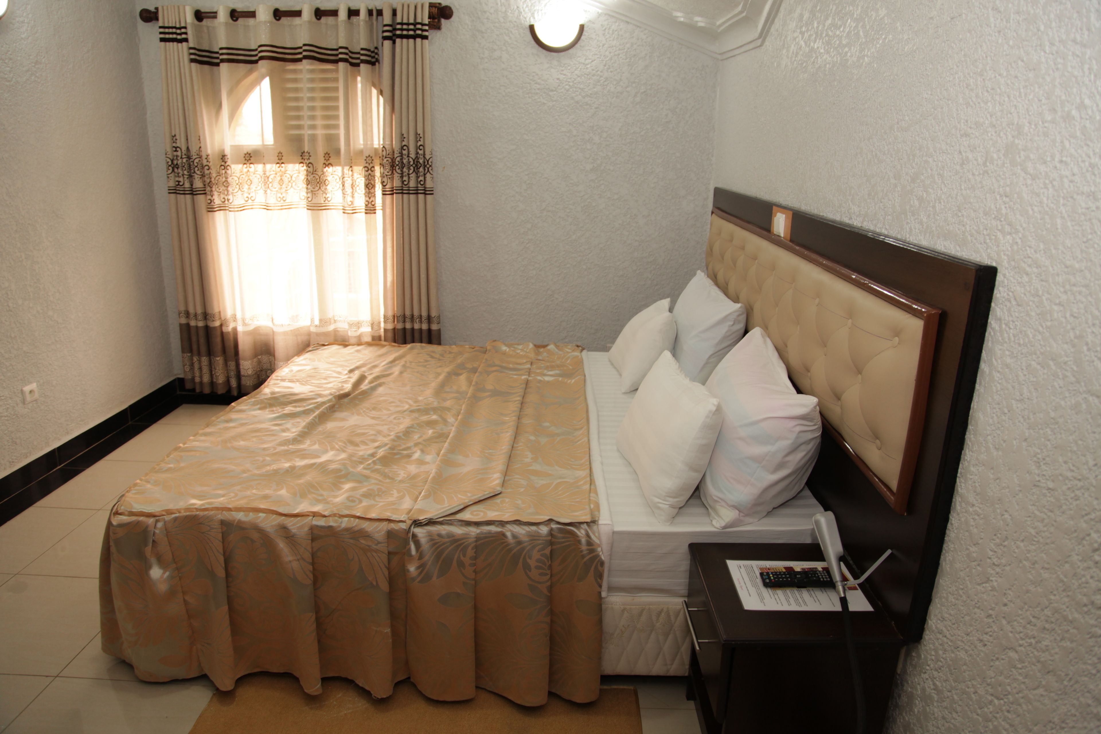 in-room safe, desk, free wifi