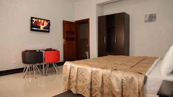 In-room safe, desk, WiFi (free)