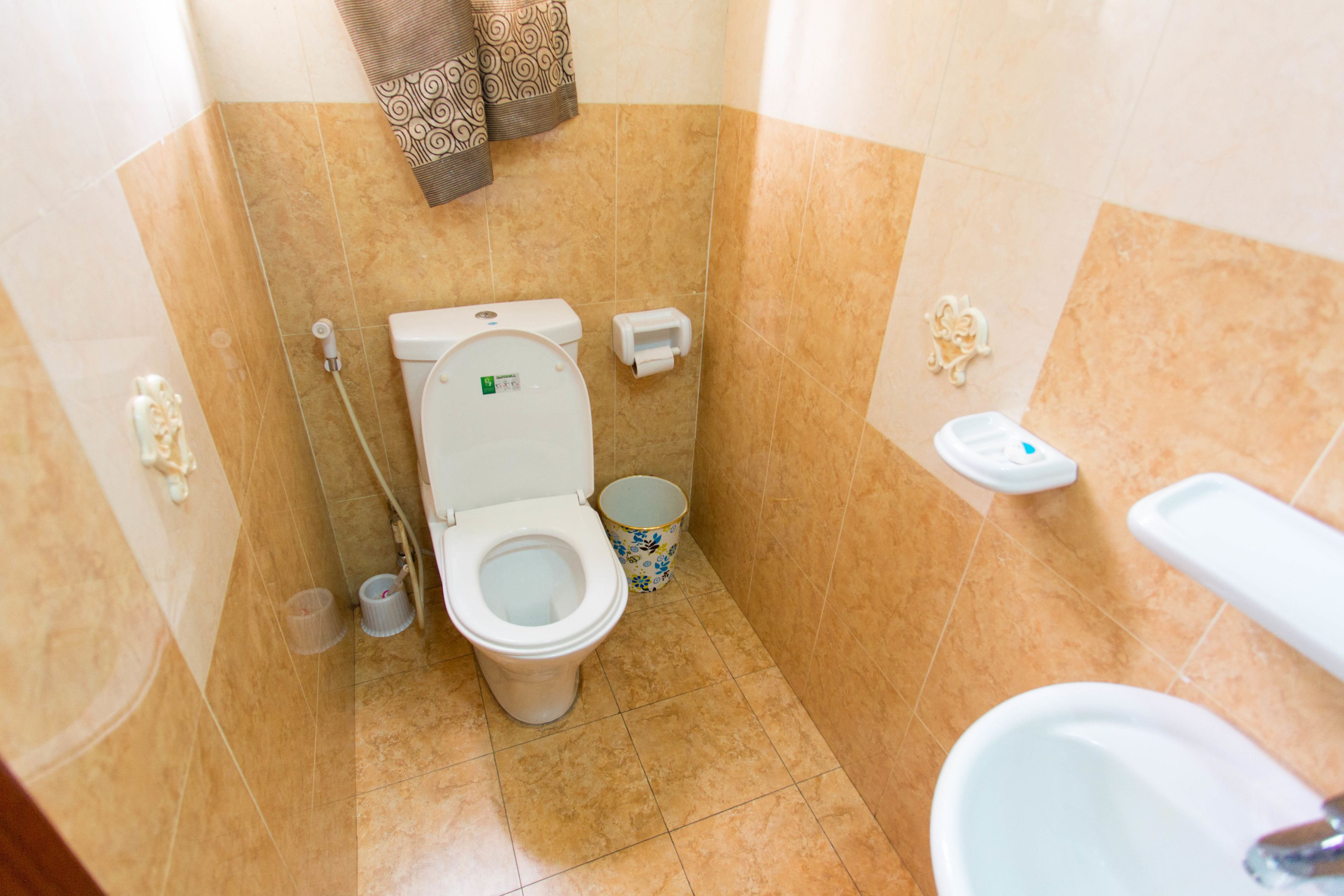 shower, free toiletries, towels