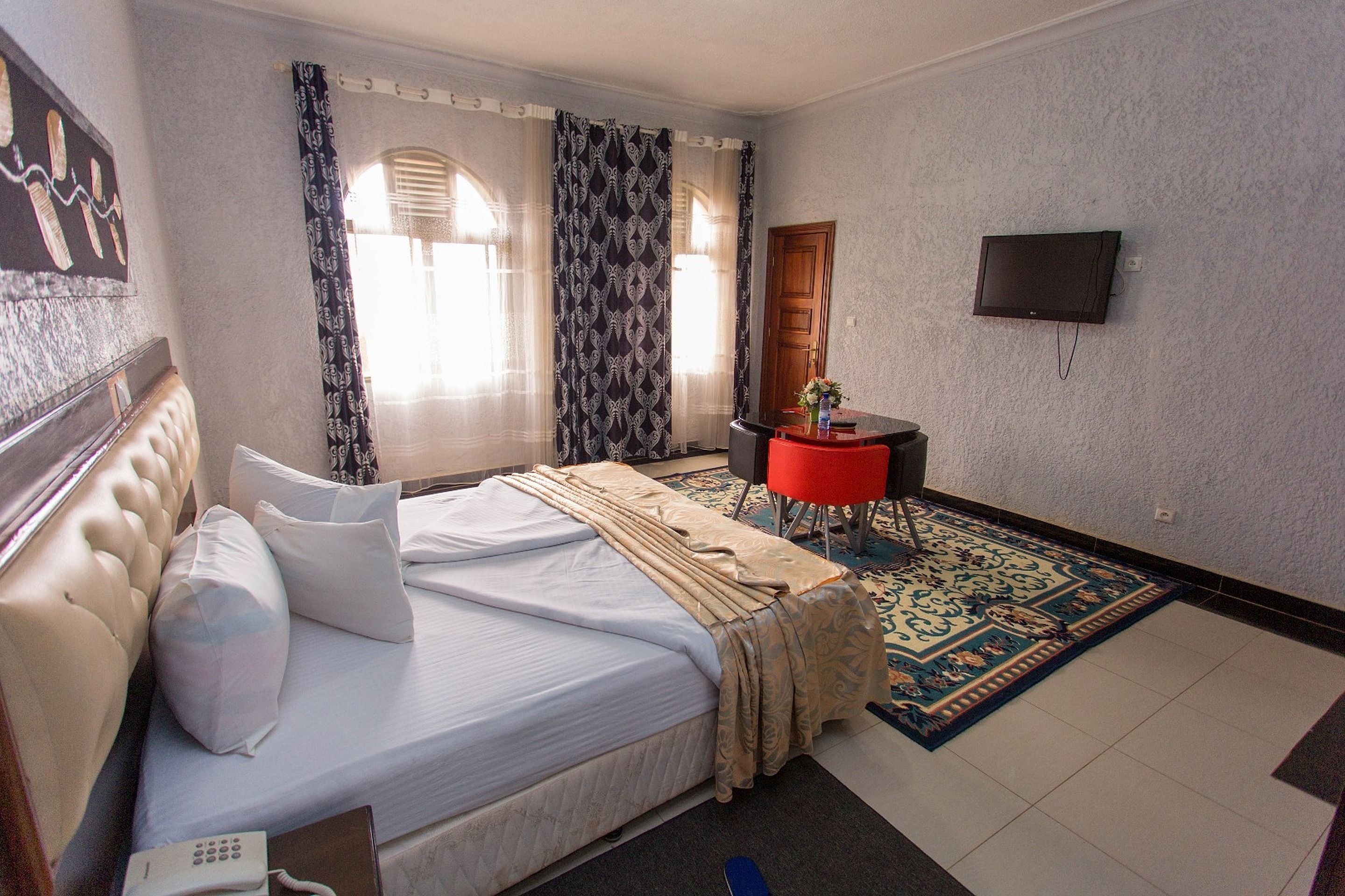 standard double room | in-room safe, desk, free wifi