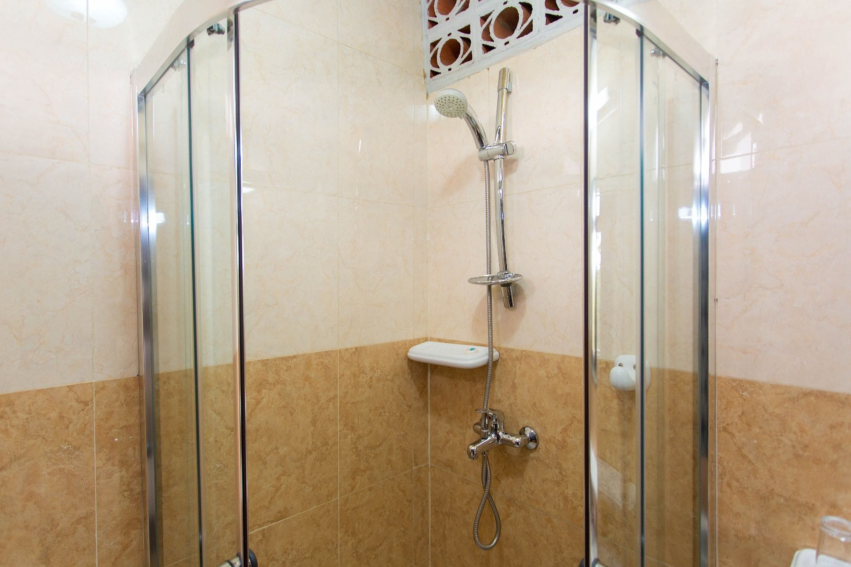 suite | bathroom | shower, free toiletries, towels