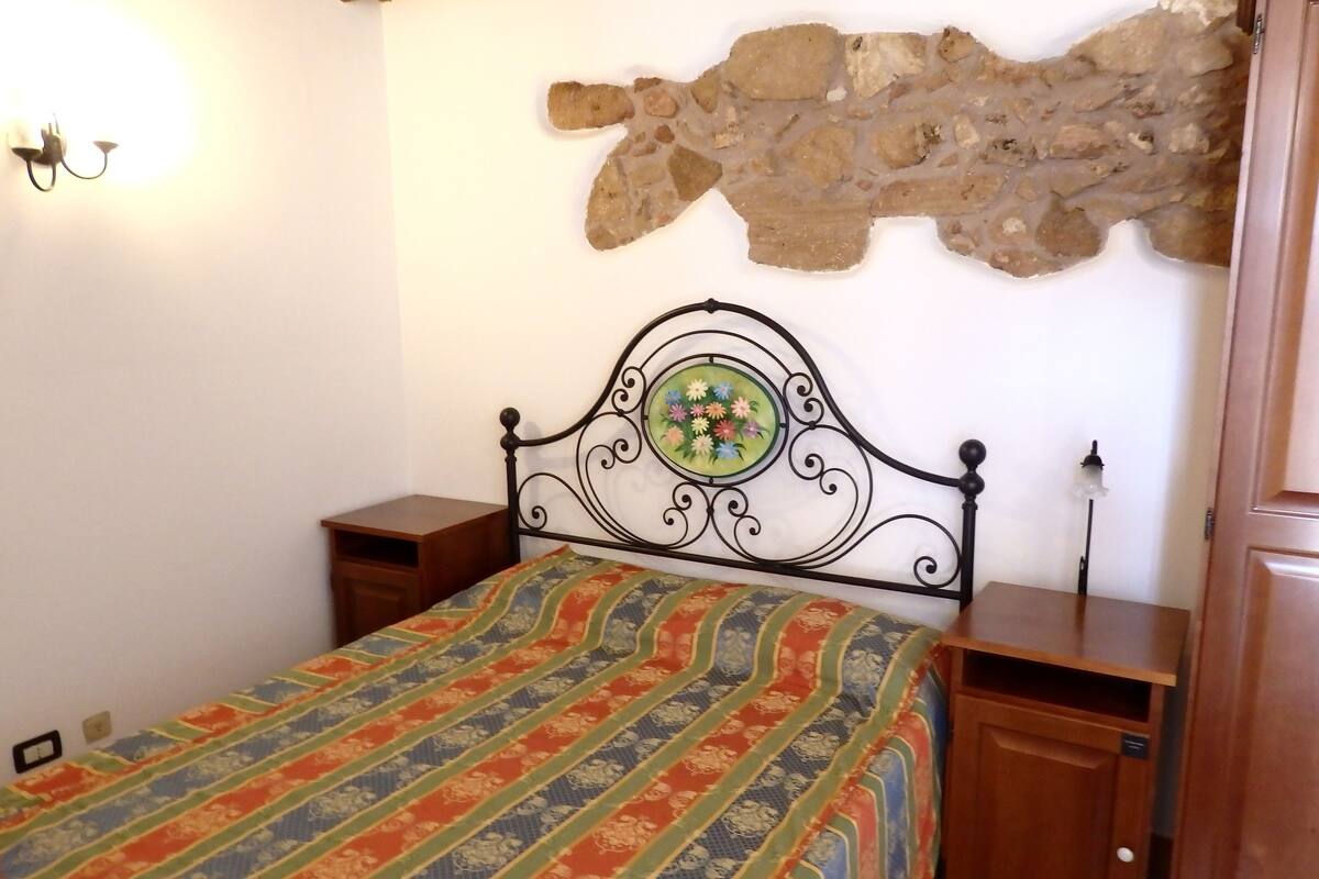 Economy Double Room | In-room safe, desk, free cots/infant beds, rollaway beds