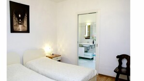 Unclassified image, 5 of 17, button - Ca' del Pomo Granà (Venice)