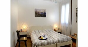 Free minibar, in-room safe, free cots/infant beds, rollaway beds - Ca' del Pomo Granà (Venice)