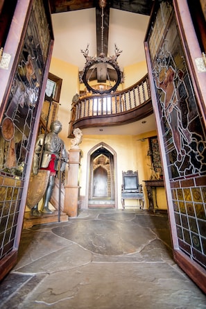 Pintu masuk interior