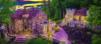 HIGHLANDS CASTLE overlooking Lake George.. plus 2 other Castles!