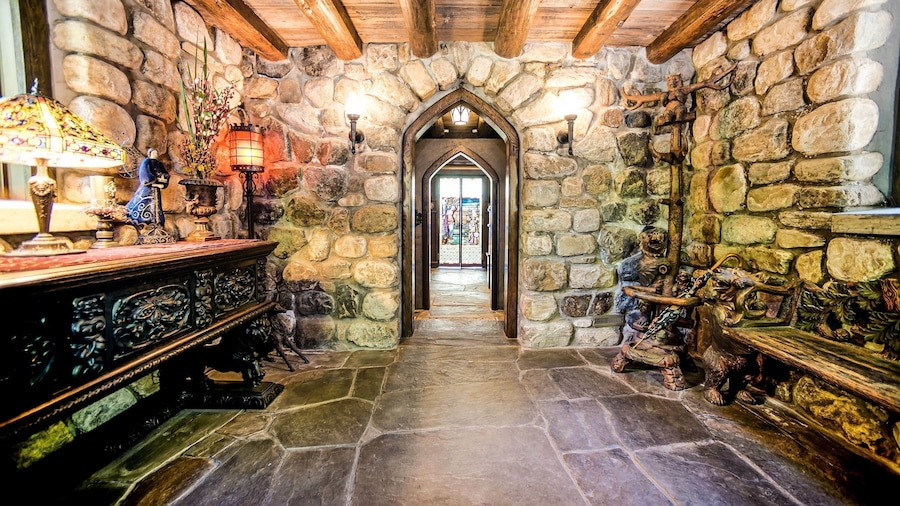 HIGHLANDS CASTLE overlooking Lake George.. plus 2 other Castles!