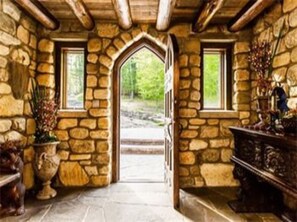 Luxe beddengoed, bedden met traagschuimmatras, individueel gemeubileerd