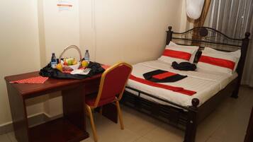 Minibar, desk, soundproofing, WiFi (free)