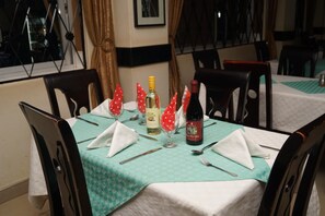 Frühstück, Mittagessen, Abendessen, internationale Küche 