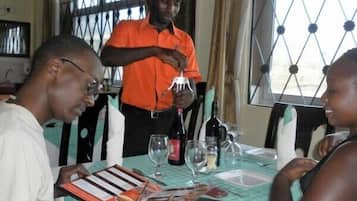 Se sirven desayunos, almuerzos, cenas y cocina internacional