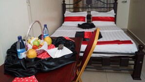 Minibar, bàn, phòng cách âm, truy cập Internet không dây miễn phí 