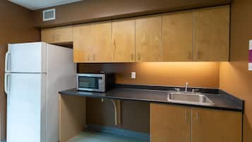 Full-size fridge, microwave