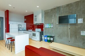 Full-sized fridge, microwave - Dalhousie University Accommodations (Halifax)
