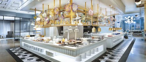 Breakfast, lunch, dinner served; local and international cuisine