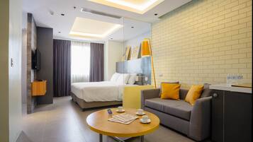 Minibar, safe på rommet, skrivebord og skrivebord for bærbar PC