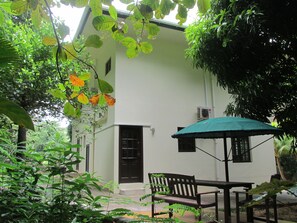 Terrace/patio - The House Self-catering (Praslin Island)