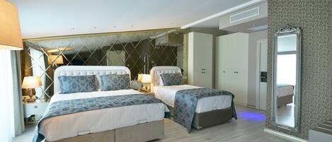 Minibar, coffres-forts dans les chambres, bureau, Wi-Fi gratuit