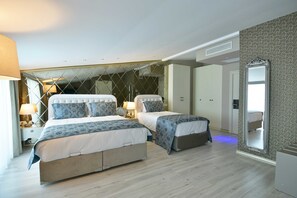 Minibar, in-room safe, desk, free WiFi - Piccolo Hotel Istanbul (Istanbul)