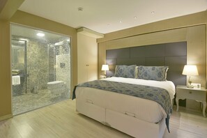 Minibar, caja de seguridad en la habitación, escritorio y wifi gratis 