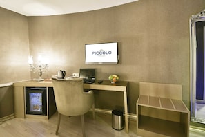 Minibar, in-room safe, desk, free WiFi