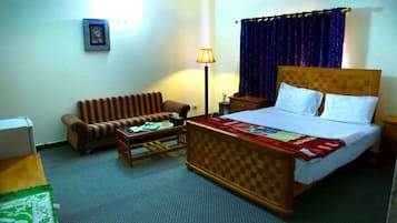 Minibar, desk, soundproofing, iron/ironing board