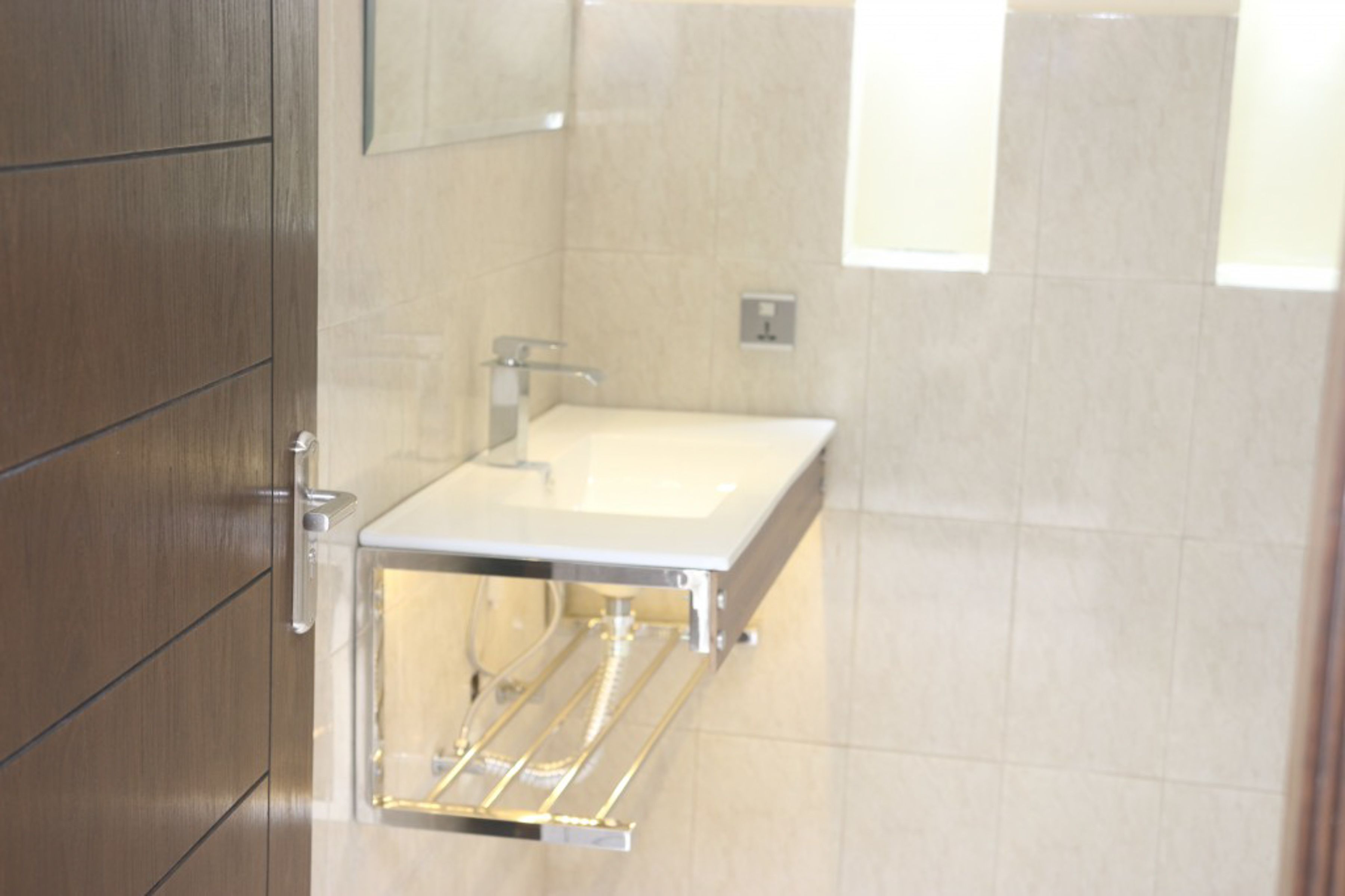 shower, rainfall showerhead, free toiletries, bathrobes