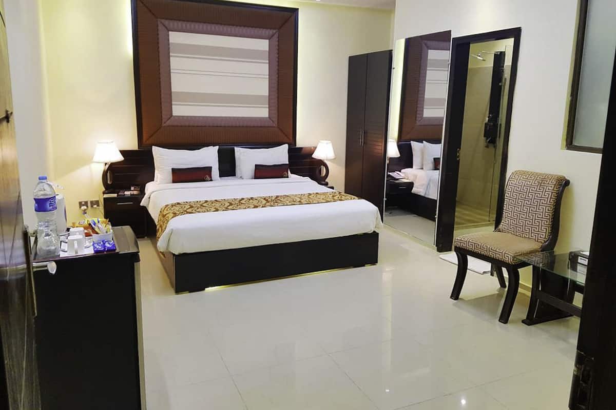 1 bedroom, in-room safe, desk, blackout drapes