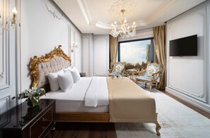 Corner King Room Sea View | Premium bedding, minibar, in-room safe, desk - The Time Hotel Marina (Istanbul)
