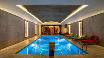 Indoor pool, sun loungers