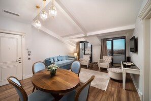 Connection Family Room Sea View | Premium bedding, minibar, in-room safe, desk - The Time Hotel Marina (Istanbul)