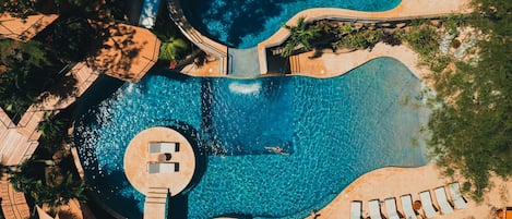 2 udendørs pools