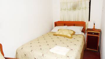 Eenpersoonskamer, uitzicht op bergen | Een minibar, een kluis op de kamer, geluiddichte muren