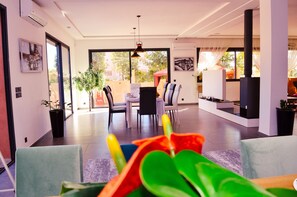 42-Zoll-Fernseher mit Satellitenempfang, Arbeitsbereiche