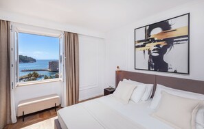 Suíte luxo, sacada, vista para o mar | Roupas de cama premium