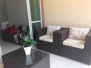 Standard Apartment, Lanai | Lobby sitting area