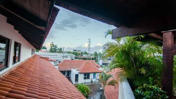 Four Bedroom Penthouse | Escritorio, tabla de planchar con plancha y wifi gratis