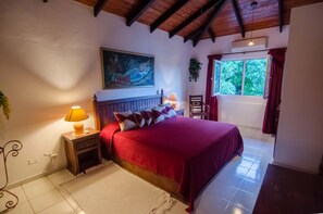 Four Bedroom Penthouse | Una scrivania, ferro/asse da stiro, Wi-Fi gratuito