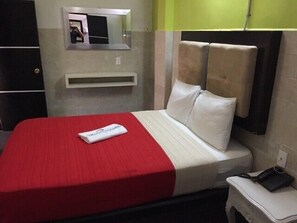 Double Room, 1 Double Bed | Iron/ironing board, free WiFi, bed sheets - Hotel Sharidia (Veracruz)