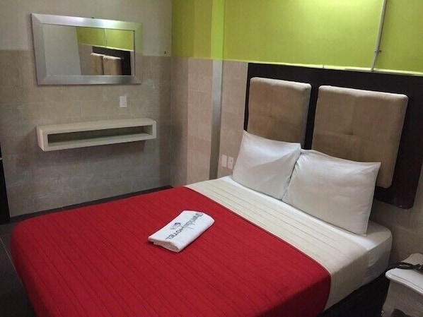 Double Room, 1 Double Bed | Iron/ironing board, free WiFi, bed sheets - Hotel Sharidia (Veracruz)