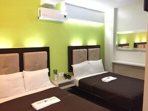 Quadruple Room, 2 Double Beds | Iron/ironing board, free WiFi, bed sheets - Hotel Sharidia (Veracruz)