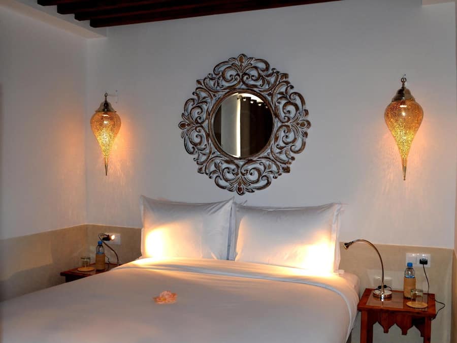 Frigobar, cofres nos quartos, escrivaninha, Wi-Fi de cortesia