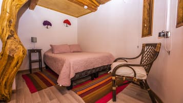 Standard Room, 1 Queen Bed, Ensuite | In-room safe, free WiFi, bed sheets