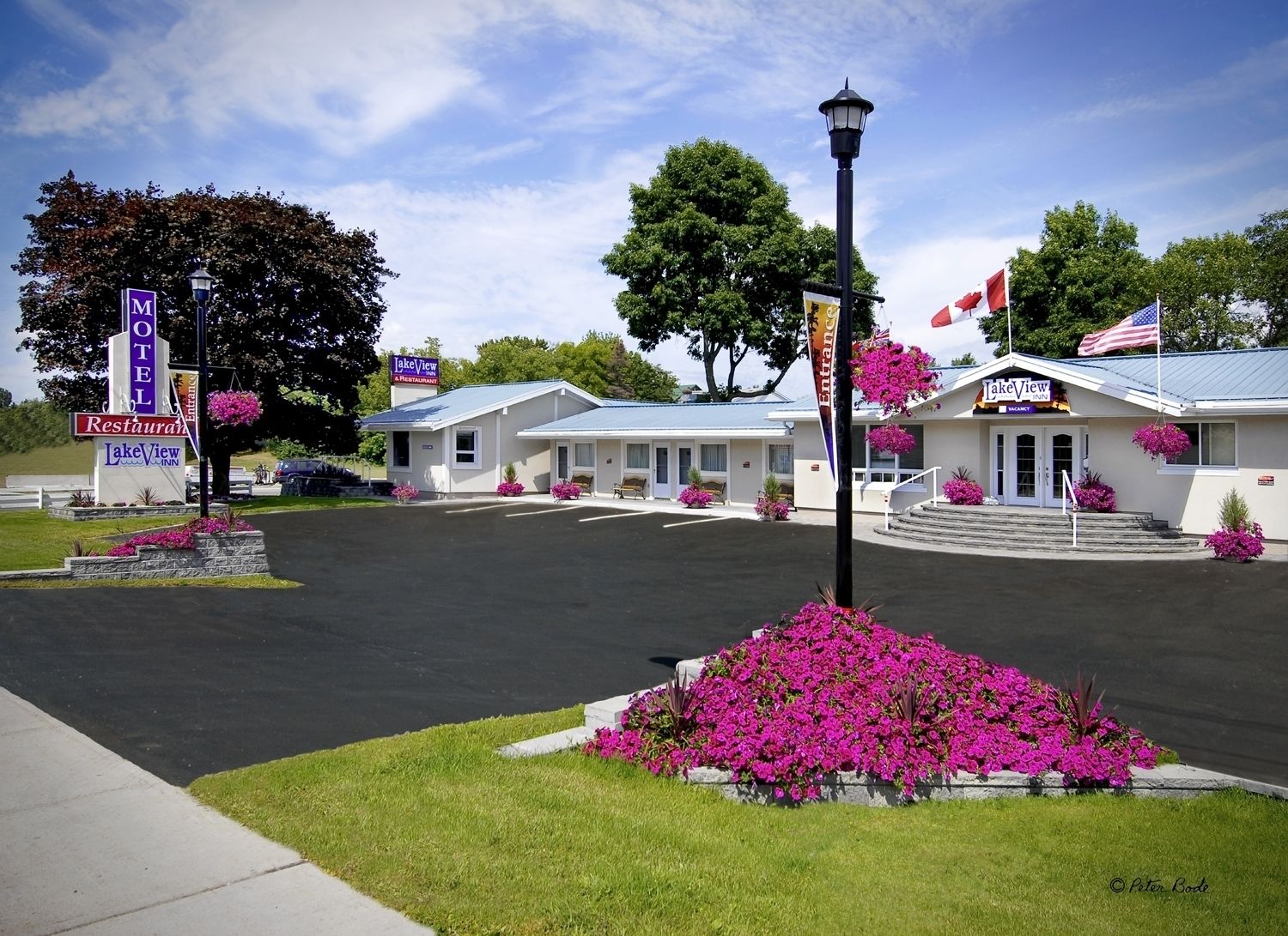 Vista frontal de la propiedad