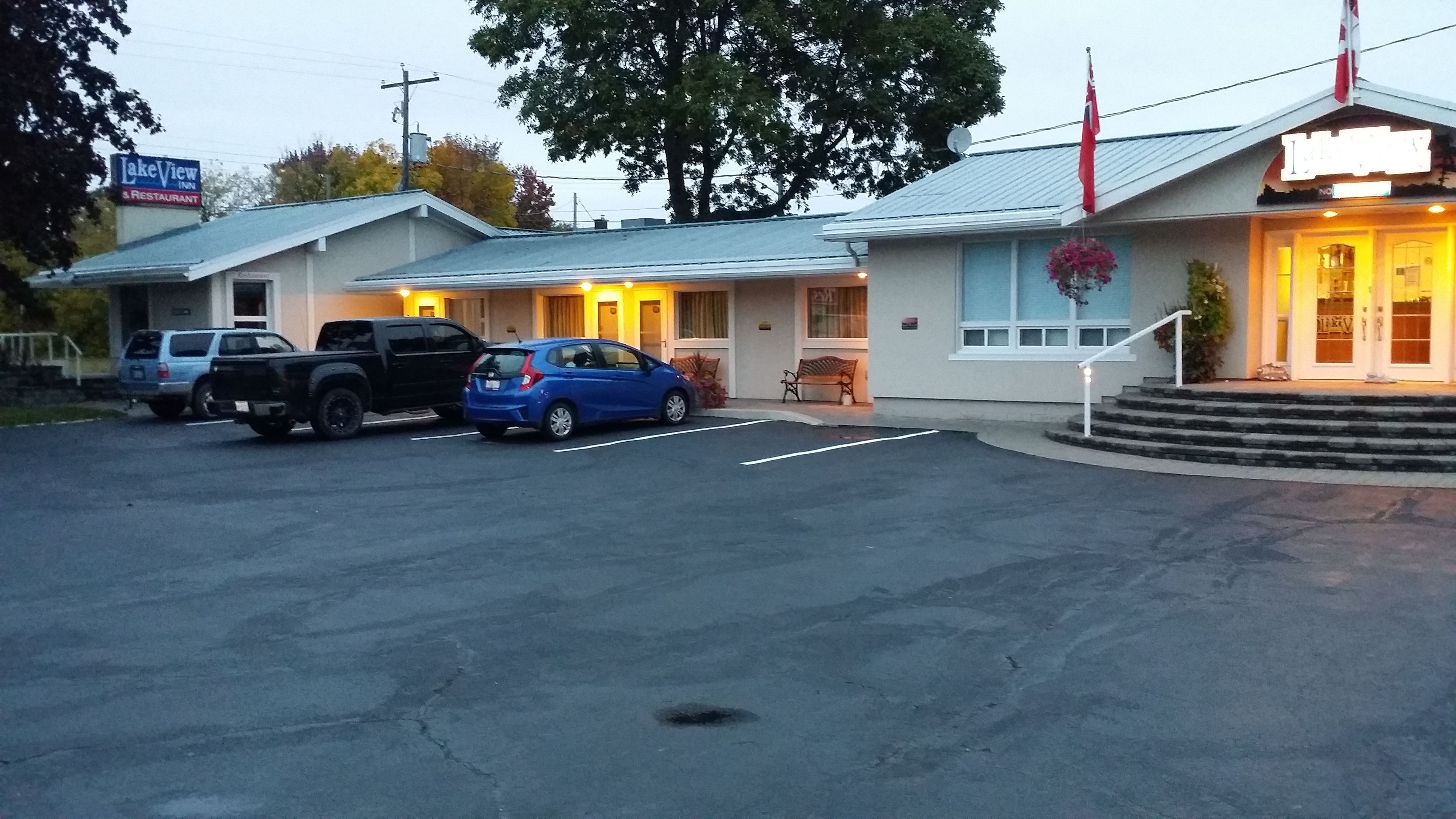 A motel with a parking lot, a flag, and a sign for LakeView Inn & Restaurant.
